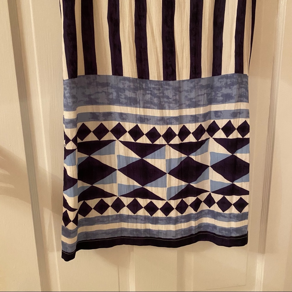 Lulu’s navy stripe geometric print shift dress - Picture 5 of 9